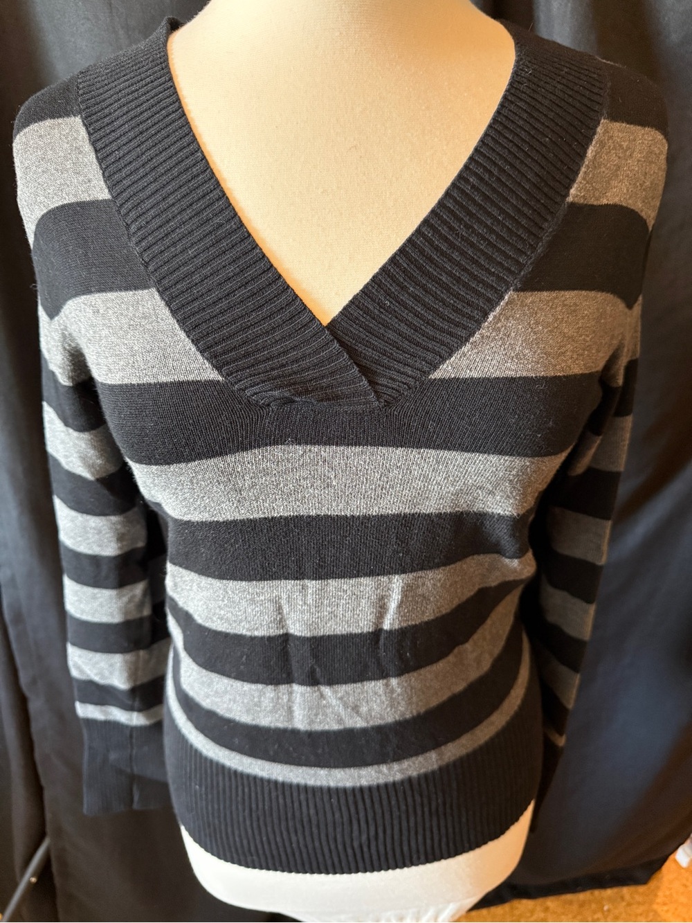 GAP Women's Knit Striped V-Neck Pullover Sweater Stretch Long Sleeve S